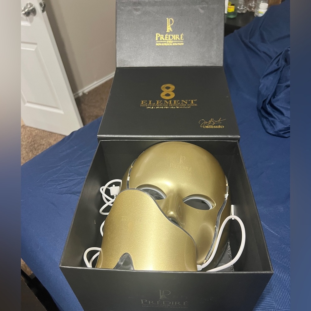 Gold LED Face Mask - Picture 4 of 8